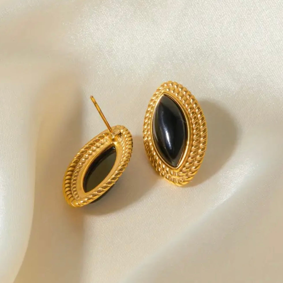 Orecchini con pietra nera